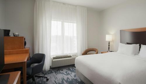 King Room with Roll-in Shower - Mobility and Hearing Accessible
