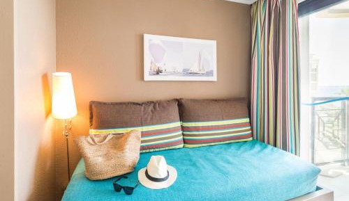 One-Bedroom Apartment with Sea View