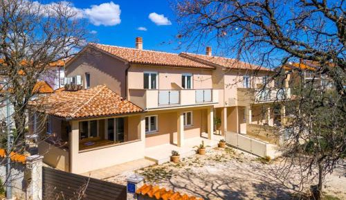 Villa with Garden View