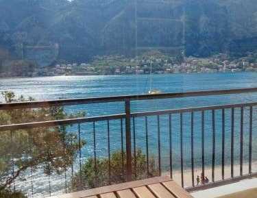 One-Bedroom Apartment with Sea View and Balcony