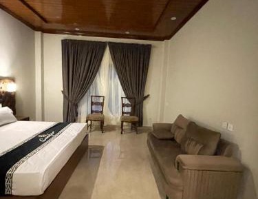 Deluxe Double Room (2 Adults + 1 Child)