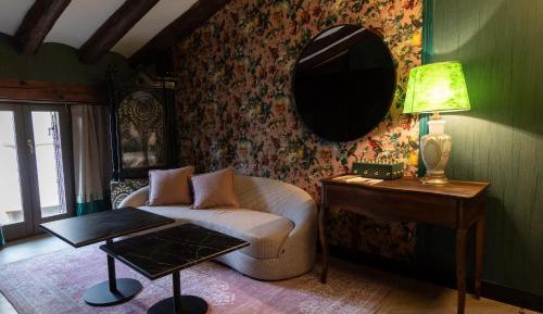 Deluxe One-Bedroom Apartment with City View