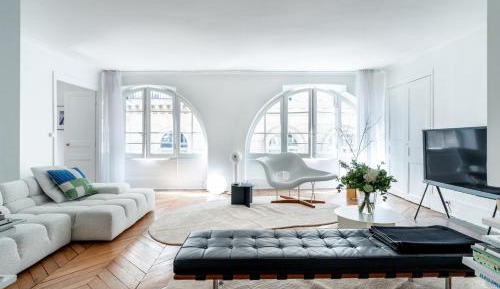 Deluxe One-Bedroom Apartment