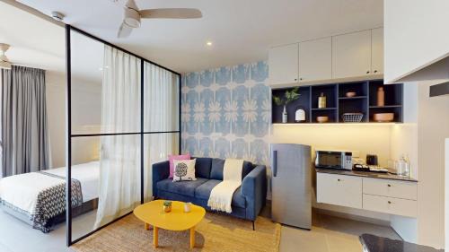 Deluxe One-Bedroom Apartment