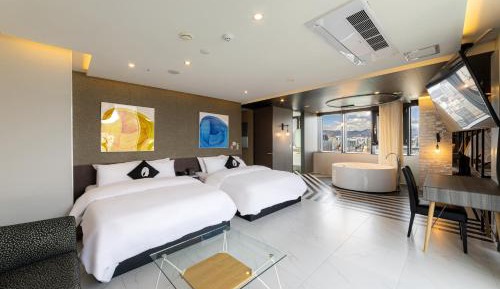 Suite with 2 double beds - A type