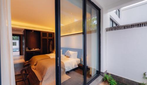 Twin Room with View