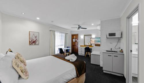 Executive Queen Suite with Spa Bath