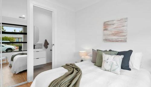 Queen Room with Shared Bathroom