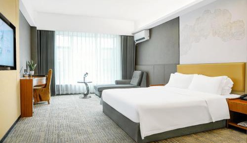 Deluxe Queen Room