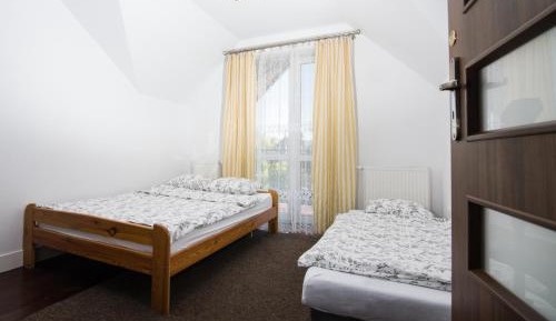Basic Triple Room with Shared Bathroom