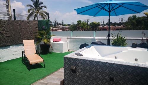 One-Bedroom Apartment with Rooftop Spa Bath
