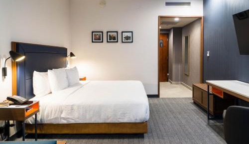 Guest room, 1 King Bed