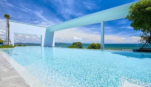One-Bedroom Apartment with Bay View