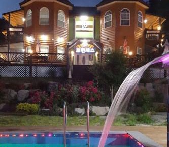 One-Bedroom House 2F - Randomly assigned
