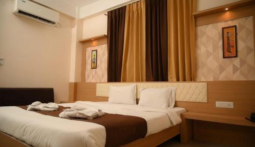 Deluxe Double Room (2 Adults + 1 Child)