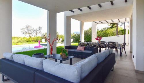 Five-Bedroom Holiday Home