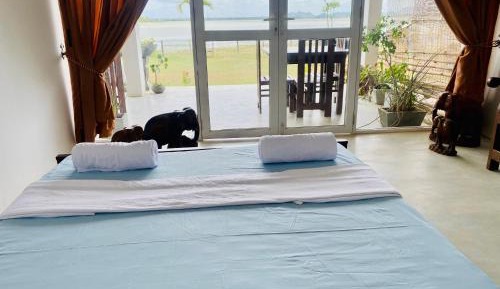 Deluxe Double Room (2 Adults + 1 Child)