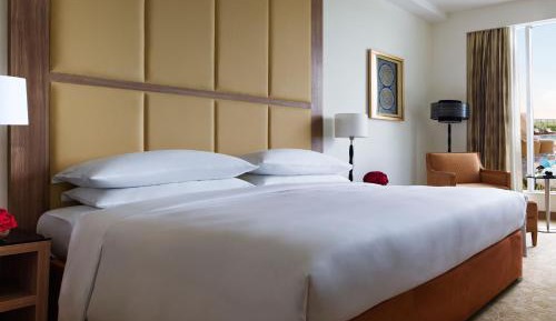 Executive Deluxe King Room with Executive Lounge Access