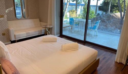 Deluxe Double Room with Pool View