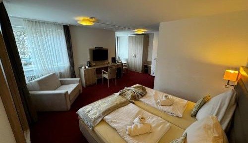 Deluxe Double Room (2 Adults + 1 Child)