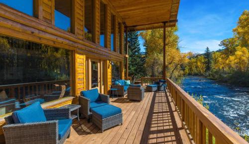 Four-Bedroom Holiday Home