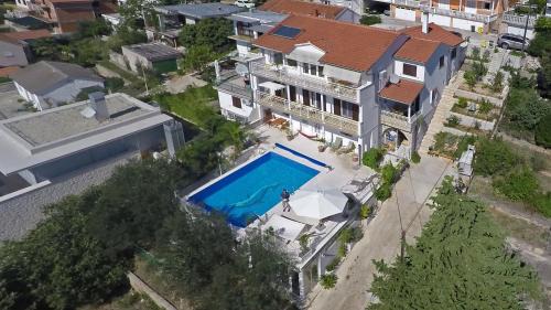 One-Bedroom Apartment with Sea View