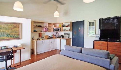 Studio Apartment with Queen Bed
