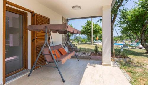 One-Bedroom Holiday Home