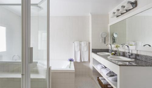Deluxe Suite with Spa Bath