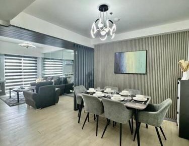 Two-Bedroom Apartment with Mountain View
