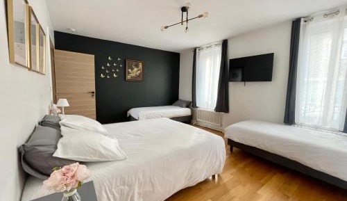 Quadruple Room with Private Bathroom