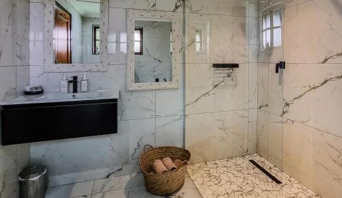Luxury King Room