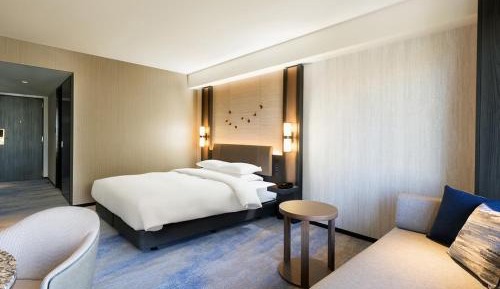 Renovated Deluxe King Room - Non-Smoking