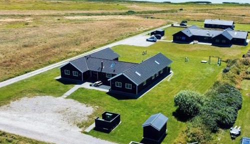 Ten-Bedroom Holiday Home