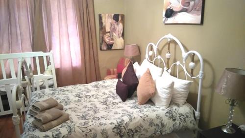 Deluxe Double Room (2 Adults + 1 Child)