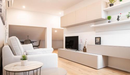 Two-Bedroom Deluxe Apartment with Balcony