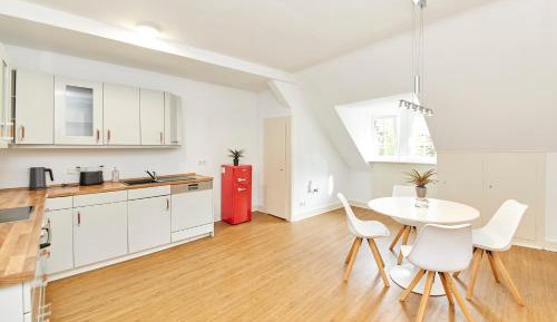 Apartment with Mountain View
