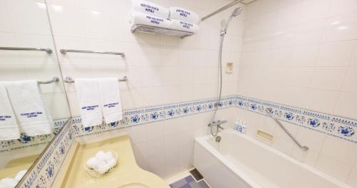 Deluxe Designer's Triple Room