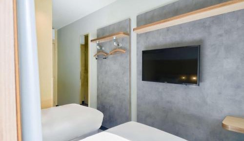 Triple Room with Three Single Beds