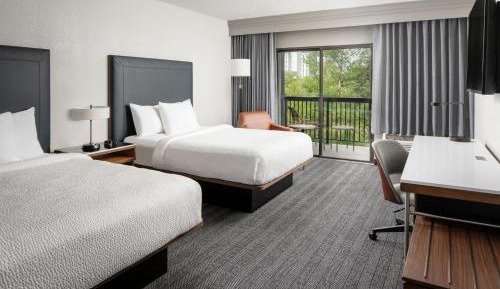 Guest room, 2 Queen, Balcony 