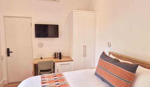 Standard Queen Room