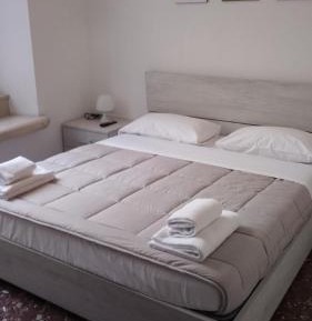 Standard Double Room with Shared Bathroom