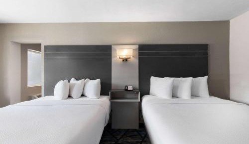 One-Bedroom Suite with Two Queen Beds - Non-Smoking