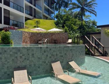 Apartment with Pool View 