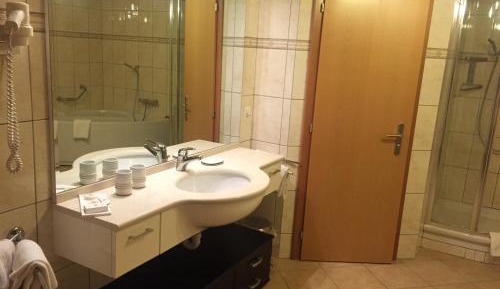 Large Room With Kitchenette - No View