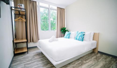 Deluxe Queen Room
