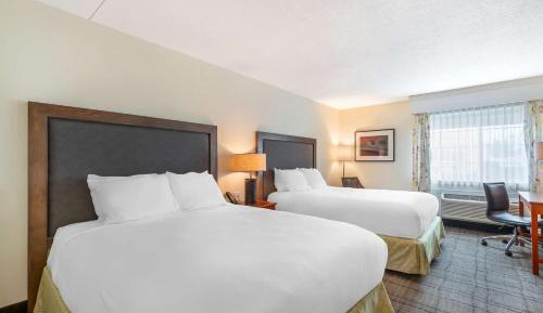 Queen Room with Two Queen Beds - Non-Smoking