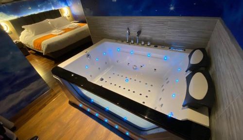 Suite with Spa Bath
