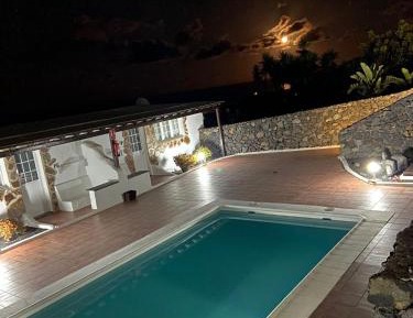 Apartment with Pool View 