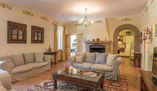 Seven-Bedroom Holiday Home